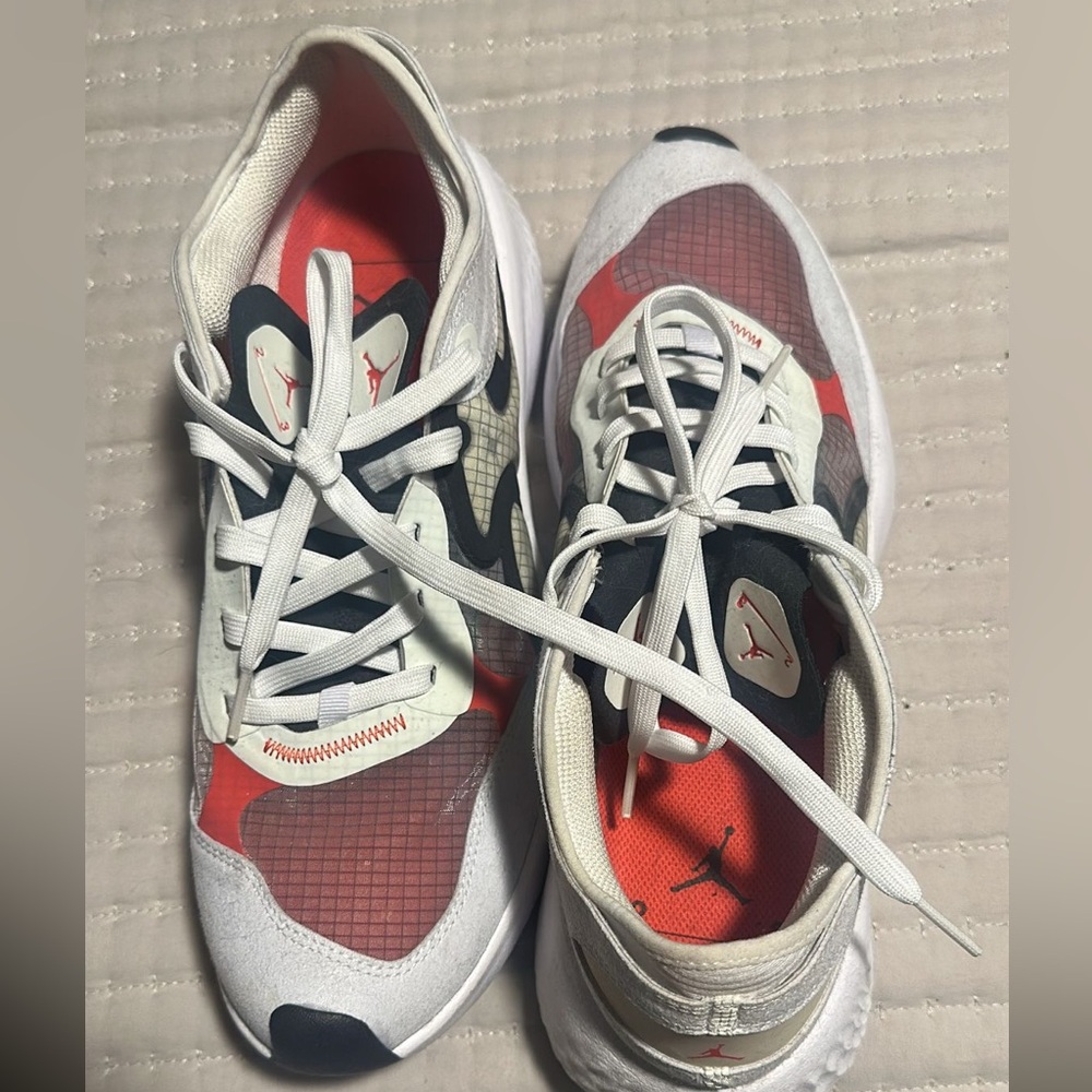 T. 11/ Jordan Delta 3 Low 'White Chile Red'